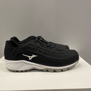 Mizuno Black and White Sneakers